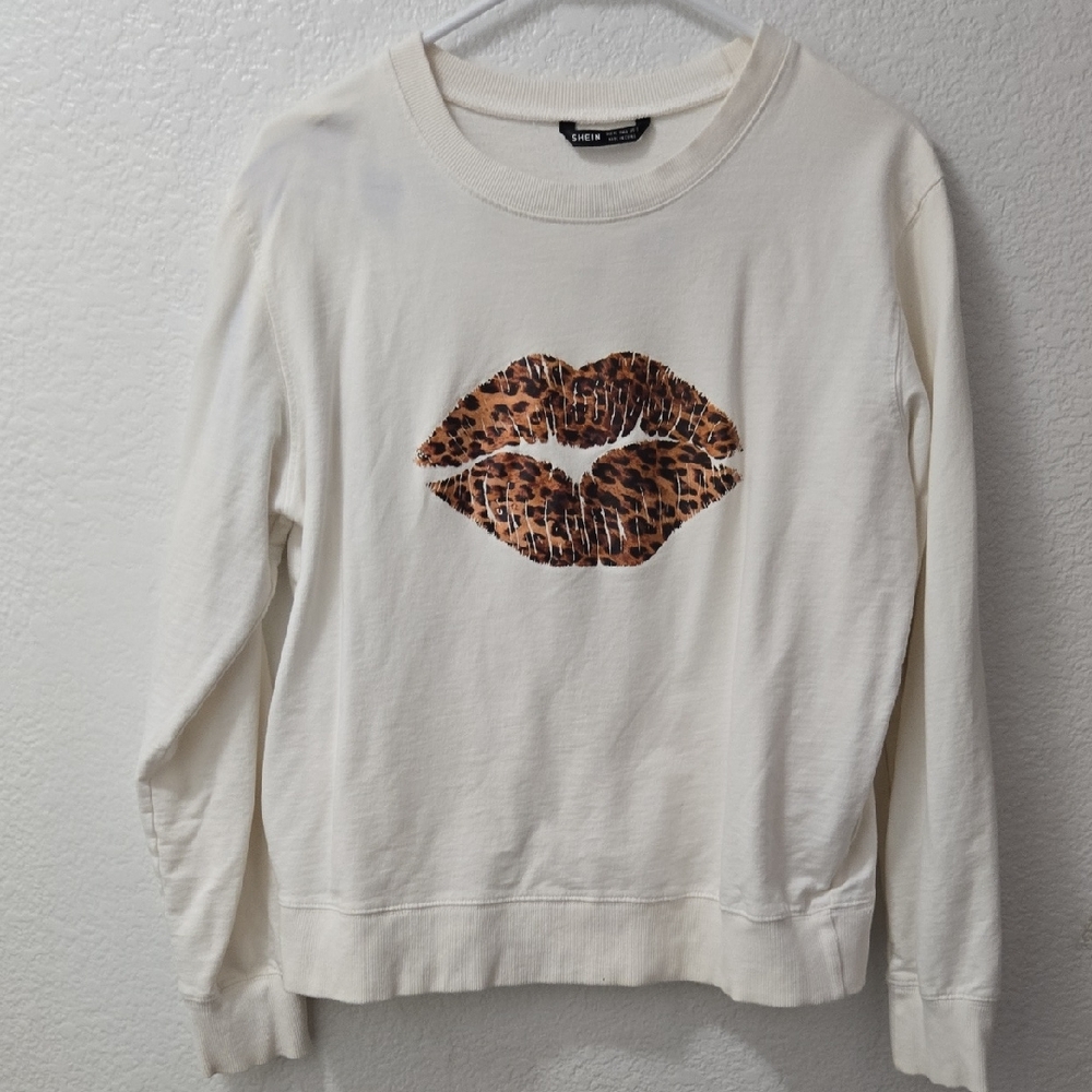 Express Cream Sweatshirt with Leopard Lips Design